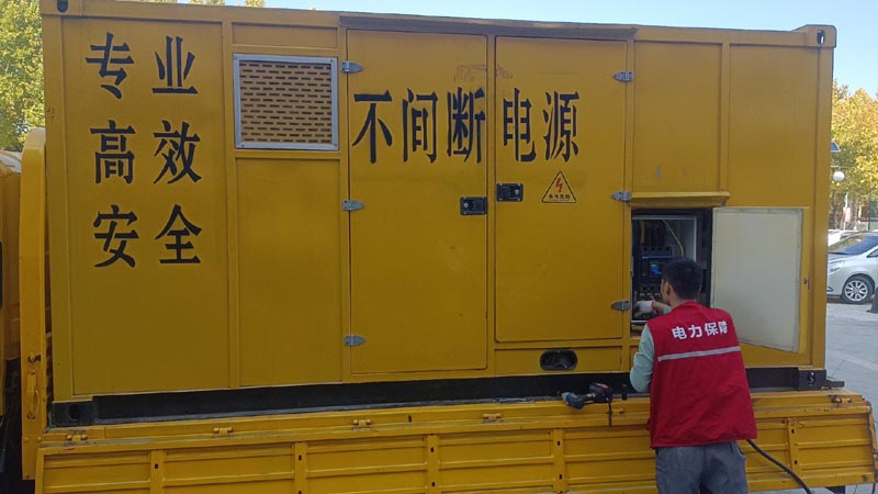 洪雅柴油发电机组和UPS电源配合使用时，如何避免切换过程中的电力中断？
